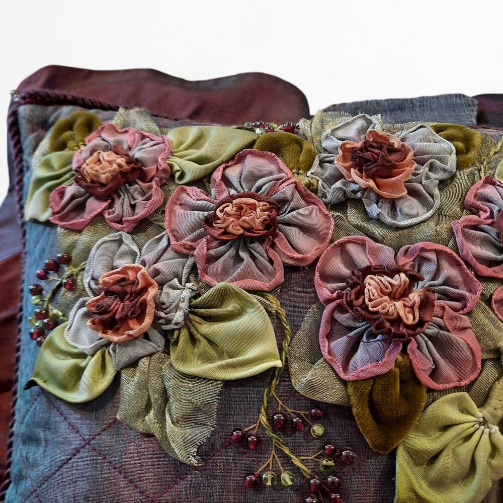 Handmade silk pillow - Picture 2 of 3